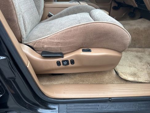 Used 1996 Ford Explorer 4WD 4-Door image 24