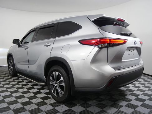 Used 2022 Toyota Highlander XLE image 5