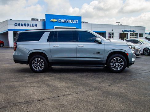 Used 2023 Chevrolet Suburban RST w/ Luxury Package AWD/4WD image 8