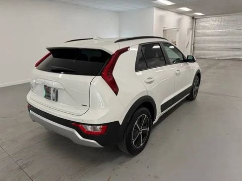 Used 2025 Kia Niro EX image 6