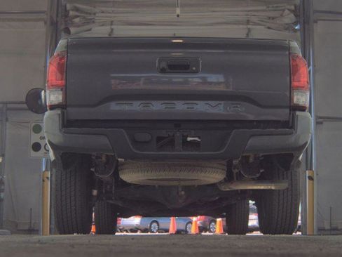 Used 2022 Toyota Tacoma SR w/ SR Convenience Package image 9