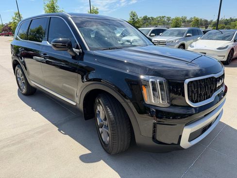 Used 2025 Kia Telluride LX FWD image 3