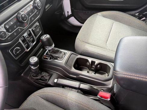 Used 2025 Jeep Wrangler Unlimited Sahara AWD/4WD image 41