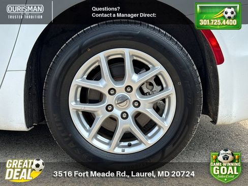 Used 2023 Chrysler Pacifica Touring-L FWD image 5