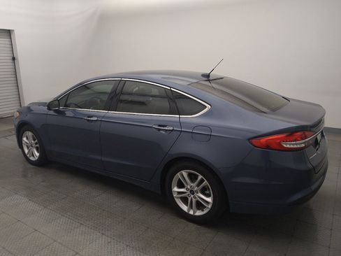 Used 2018 Ford Fusion SE w/ Fusion SE Technology Package FWD image 3