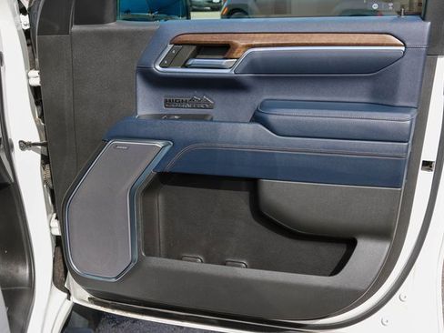 Used 2023 Chevrolet Silverado 1500 High Country w/ Technology Package image 18