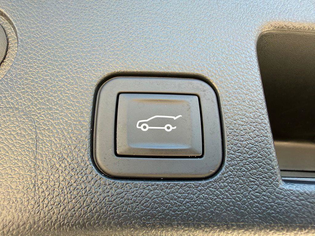 Used 2025 Chevrolet Equinox LT w/ Convenience Package II FWD image 24
