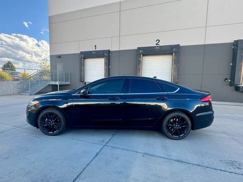 Used 2019 Ford Fusion SE w/ Equipment Group 151A FWD image 2