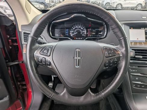 Used 2018 Lincoln MKT AWD image 19