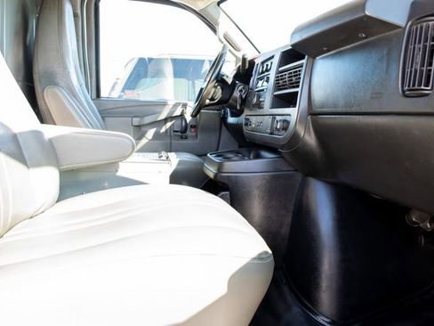 Used 2017 Chevrolet Express 3500 Extended image 27