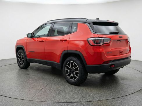 Used 2025 Jeep Compass Trailhawk AWD/4WD image 6