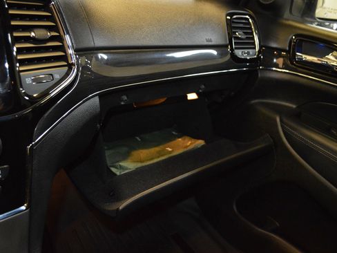 Used 2019 Jeep Grand Cherokee Overland image 21