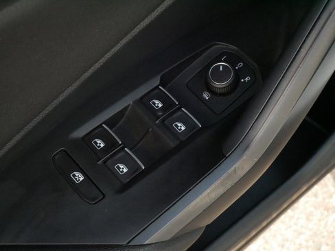 Used 2021 Volkswagen Jetta SEL Premium FWD image 19