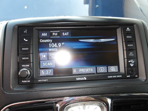 Used 2014 Chrysler Town & Country Touring-L w/ Driver Convenience Group FWD image 14