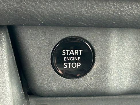 Used 2025 Nissan Rogue SV AWD/4WD image 16