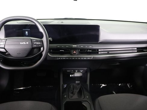 Used 2025 Kia K4 LXS image 32
