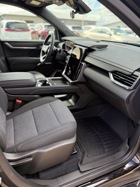 Used 2025 GMC Acadia Elevation FWD image 14