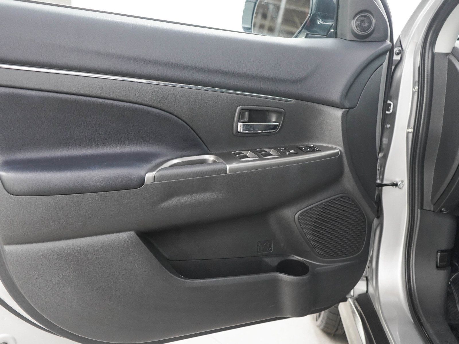 Used 2026 Mitsubishi Outlander Sport SE AWD/4WD image 18
