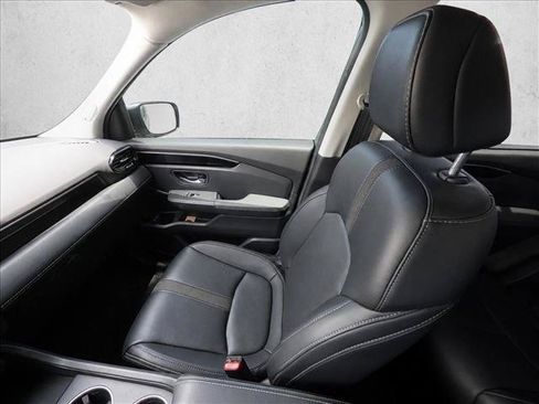 Used 2025 Honda Pilot Touring image 20