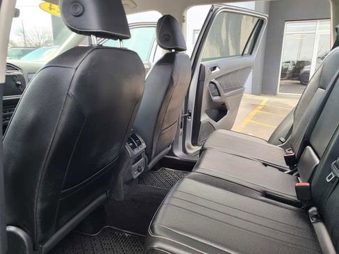 Used 2024 Volkswagen Tiguan SE image 21