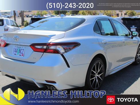 Used 2022 Toyota Camry SE image 6
