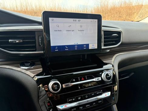 Used 2024 Ford Explorer Limited image 33