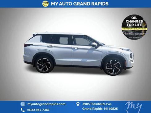 Used 2024 Mitsubishi Outlander SE AWD/4WD image 4
