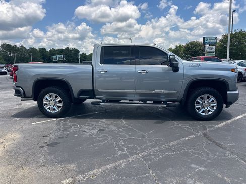 Used 2024 Chevrolet Silverado 2500 High Country w/ High Country Premium Package AWD/4WD image 9