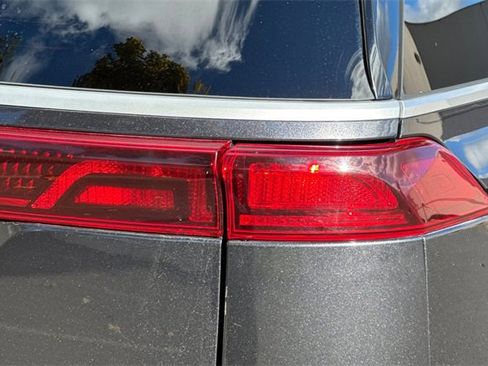 Used 2024 Kia Carnival LX image 48