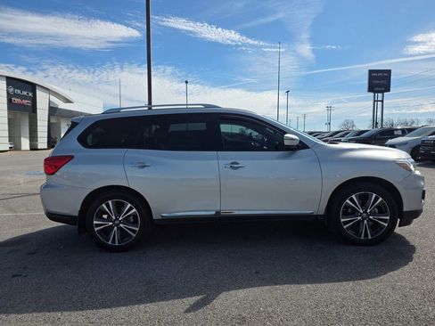 Used 2019 Nissan Pathfinder Platinum image 9