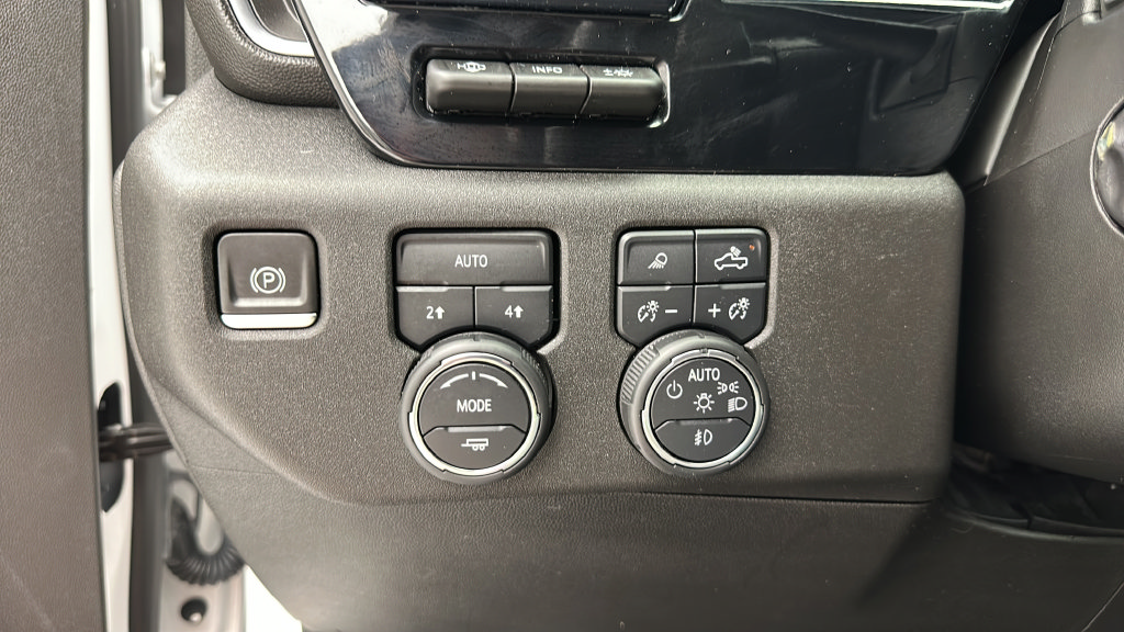 Used 2023 Chevrolet Silverado 1500 LTZ w/ Technology Package AWD/4WD image 25