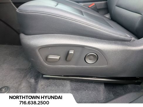 Used 2025 Chevrolet Traverse LT image 34