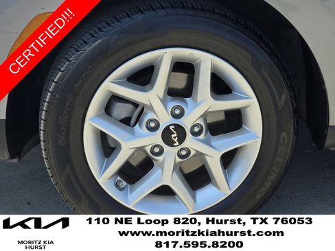 Certified 2025 Kia Soul LX w/ LX Technology Package FWD image 17