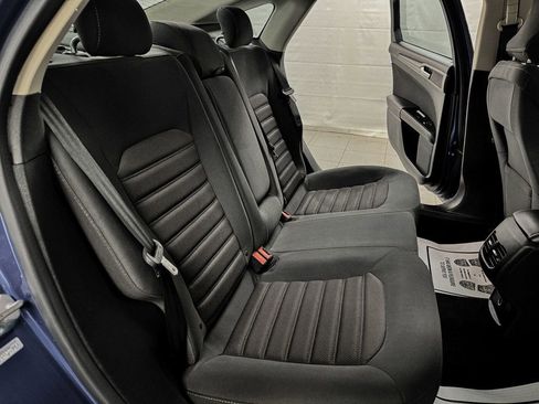 Used 2017 Ford Fusion SE image 11