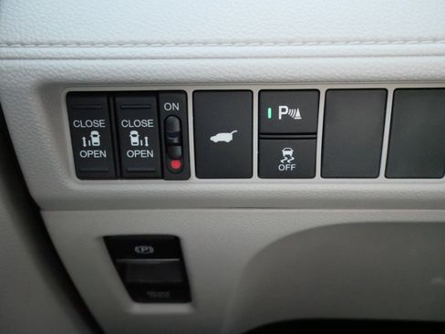 Certified 2026 Honda Odyssey Touring image 26