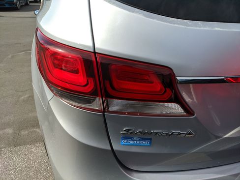 Used 2017 Hyundai Santa Fe Limited image 9