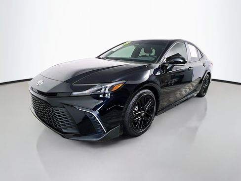 Used 2025 Toyota Camry SE w/ Convenience Package FWD image 10