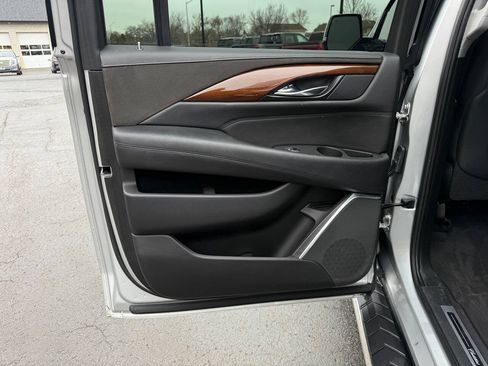 Used 2020 Cadillac Escalade ESV Luxury AWD/4WD image 22