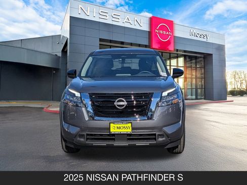 New 2025 Nissan Pathfinder S image 4