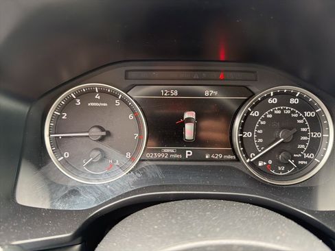 Used 2025 Mitsubishi Outlander SE FWD image 2