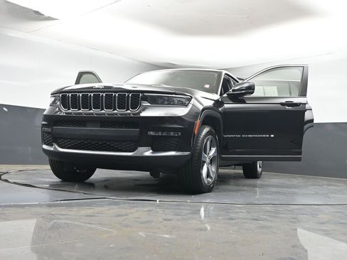 Used 2022 Jeep Grand Cherokee L Limited image 45