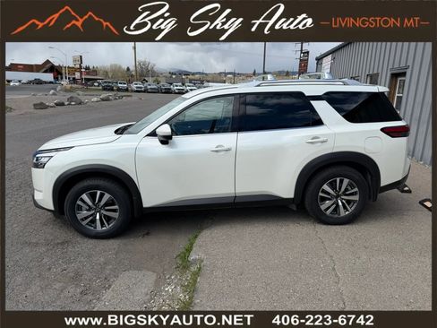 Used 2024 Nissan Pathfinder SL AWD/4WD image 4