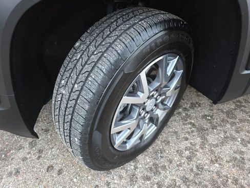 Certified 2023 GMC Acadia SLT w/ Preferred Package image 37