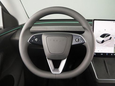 Used 2026 Tesla Model Y Long Range RWD image 19