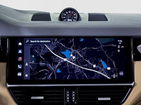 Used 2022 Porsche Cayenne S image 16