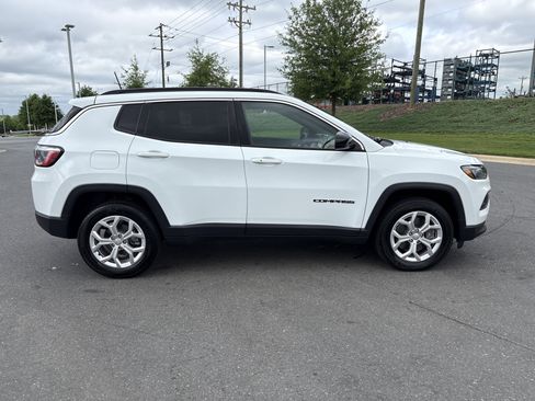 Used 2024 Jeep Compass Latitude AWD/4WD image 10