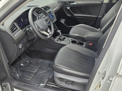 Used 2024 Volkswagen Tiguan SE FWD image 10