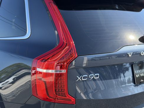Certified 2022 Volvo XC90 T5 Momentum image 9