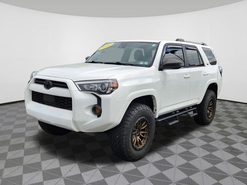 Used 2022 Toyota 4Runner SR5 AWD/4WD image 2