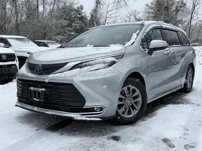 Used 2022 Toyota Sienna XLE